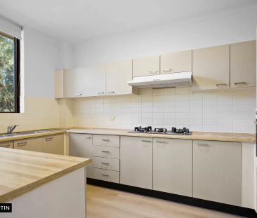 MGM MARTIN - UPDATED TWO BEDROOM APARTMENT - Photo 4