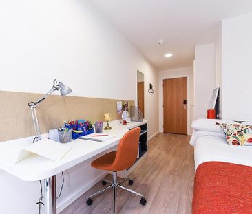 1 bedroom in a flat share to rent - Photo 5