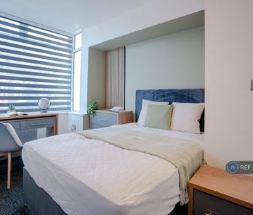 1 bedroom in a house share to rent - Photo 3