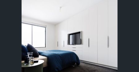 Executive Apartment in Ultra Convenient Location! - Photo 5