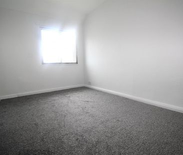 3 Bedroom House - Mid Terrace To Let - Photo 5