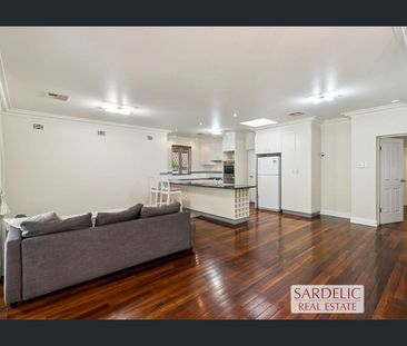 LARGE FAMILY HOME WITH CITY OUTLOOK - Photo 5