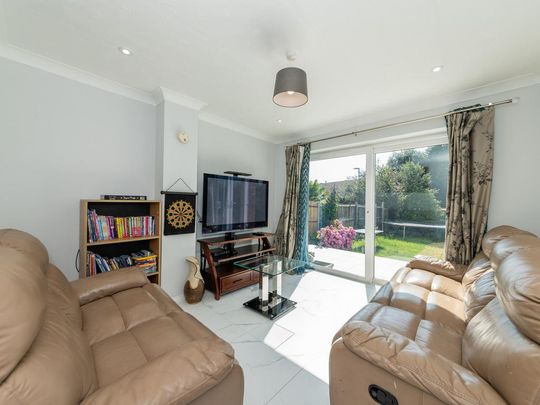 5 bedroom semi-detached house to rent - Photo 1