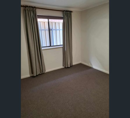 76 Cambridge Street, Port Noarlunga South, SA 5167 - Photo 1