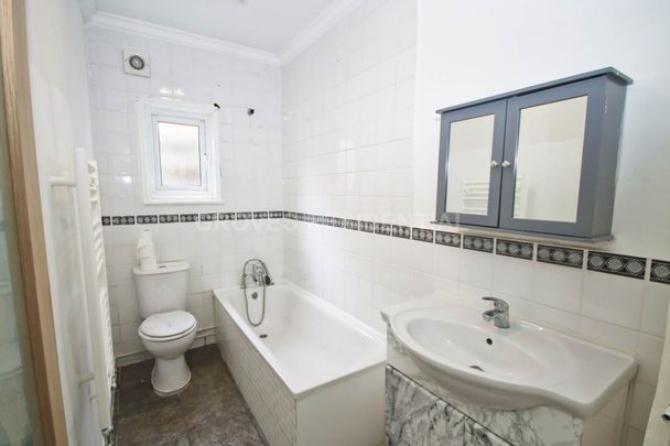 Price £1,600 pcm - Available 15/04/2026 - Unfurnished - Photo 1