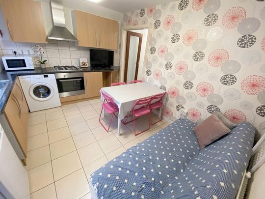 4 bedroom terraced house to rent - Photo 1