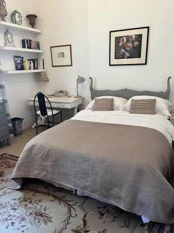 Huge well furnished bedroom in Chelsea/Kensington near buses and underground. - Photo 4