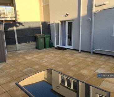 1 bedroom in a house share to rent - Photo 5