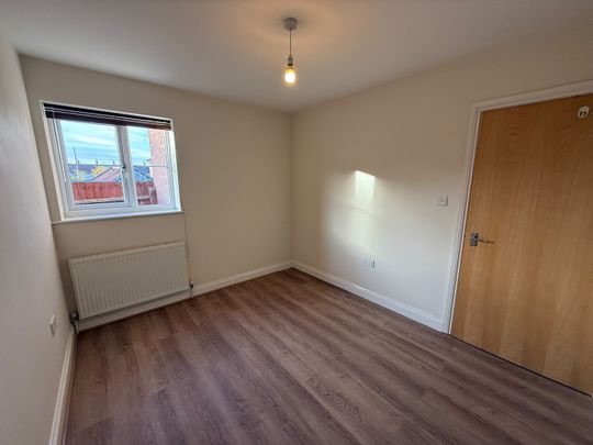 2 Bed Flat, Broadfield Court, BS15 - Photo 1