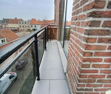 Ruim hoekappartement met 2 slaapkamers en terras - Photo 6