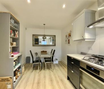 3 bedroom semi-detached house to rent - Photo 6