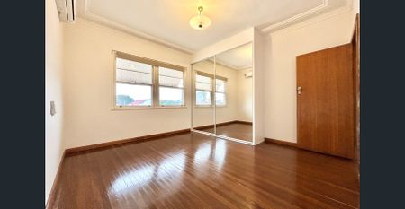 Spacious three-bedroom home in convenient location - Photo 5