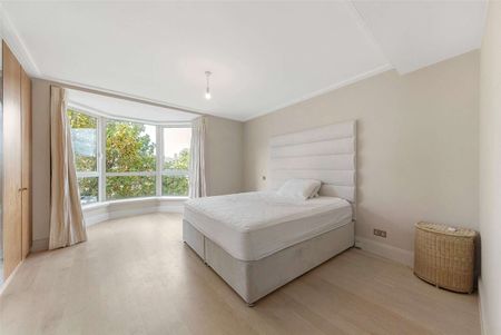 Impressive three bedroom apartment in the heart of St. John's Wood - Photo 3