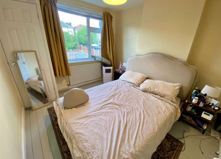 3 bedroom house - end terrace to rent - Photo 3
