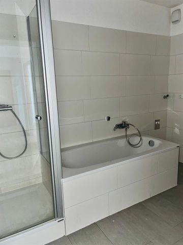 Helle 4-Raum-Wohnung mit zwei Balkonen und saniertem Bad im 4. OG - Photo 2