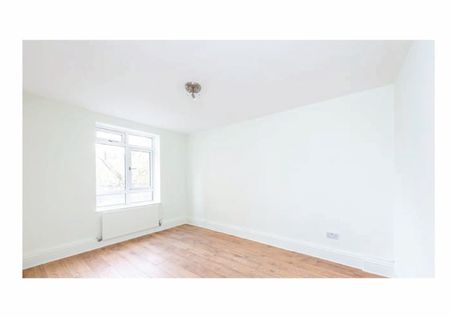 3 Bed Flat, Stafford Court, SW8 - Photo 2