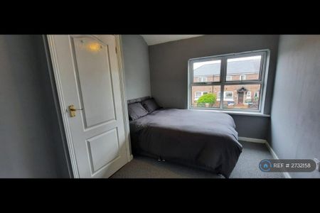 1 bedroom in a house share to rent - Photo 3