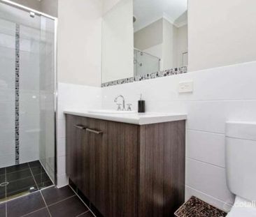 Spacious 3-Bedroom, 2-Bathroom Home for Rent - Photo 6