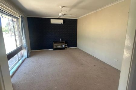 Family Home with Front & Rear Gardens - Photo 4