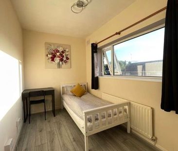 Vernon Close, Leamington Spa, CV32 - Photo 4