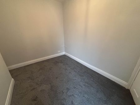 Price £1,000 pcm - Available Now - Unfurnished - Photo 3