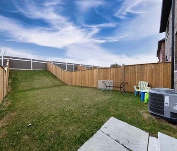 For Lease - 1974 Mcneil Street, Innisfil, Ontario - Photo 2