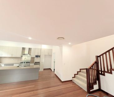 Fully Fenced, Air-Con, Gas Fireplace - Photo 2