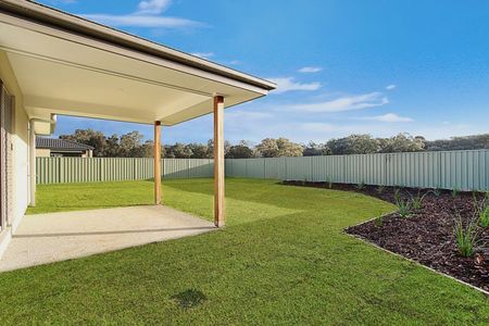 MODERN FAMILY LIVING IN MACARTHUR GROVE ESTATE - Photo 5