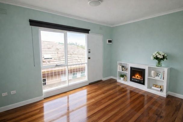 Charming 1-Bedroom Apartment in the Heart of Caulfield North - Photo 1