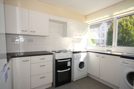 Hill View Court, Woking - Photo 2