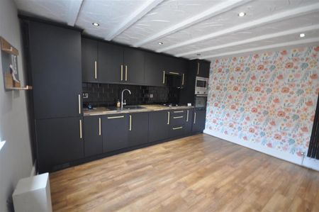 2 bedroom semi-detached house to rent - Photo 4