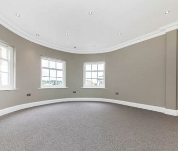 Claremont Road, KT6, London - Photo 3