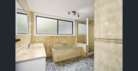 Unfurnished 2-bed 2-bath in central Broadbeach location - Photo 5