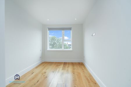 Kilburn High Road, London, NW6 - Three Bedroom Flat To Rent - £808pw / £3,500pcm - Photo 4