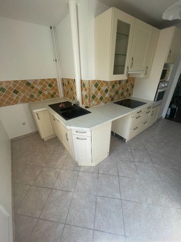 Location Appartement 3 pièces 80m² - Photo 3