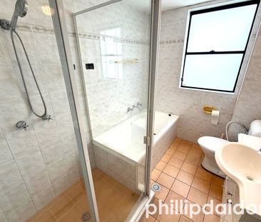 SPACIOUS 2 BEDROOM UNIT .... - Photo 5