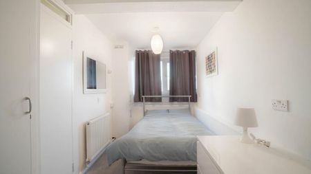 4 bedroom flat share to rent - Photo 3