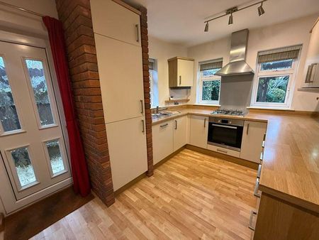 3 bedroom semi-detached bungalow to rent - Photo 3