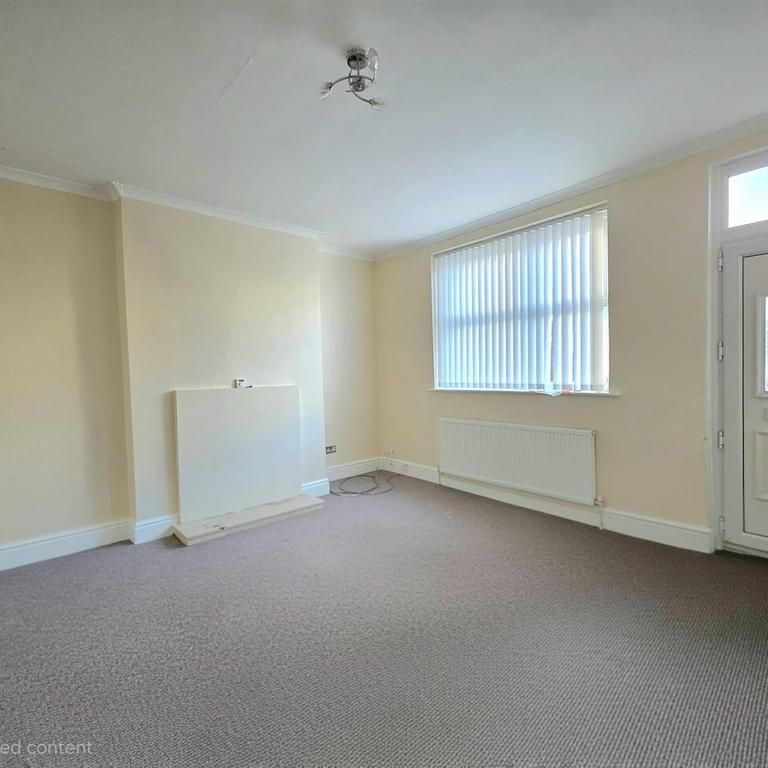3 bedroom end of terrace house to rent - Photo 1