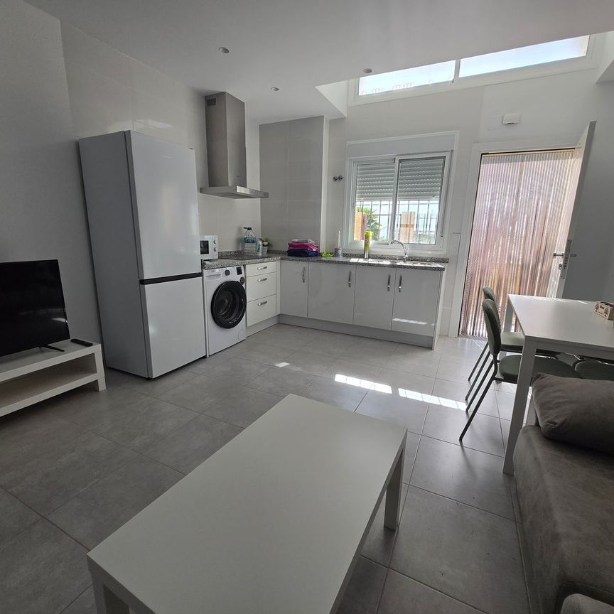 Alquiler de piso en Calle Sarajevo - Photo 1