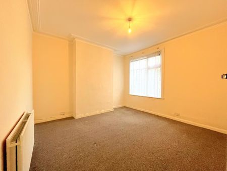 2 bedroom ground floor flat to rent - Photo 2