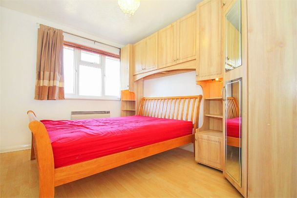 2 bed end of terrace house to rent in Bosanquet Close, Uxbridge, UB8 - Photo 1