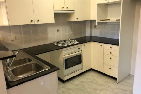 Generous size 3 bedroom security apartment. - Photo 5