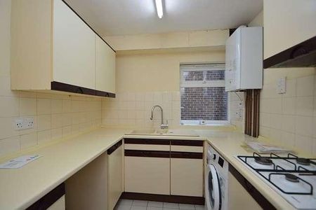 Bedroom T Floor In Godalming, GU7 - Photo 4