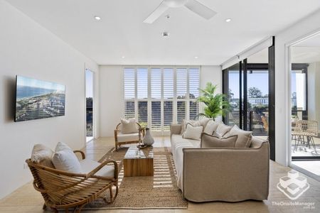 Luxurious 2 bedroom - 2 bathroom Fully Furnished Apartment - Photo 2