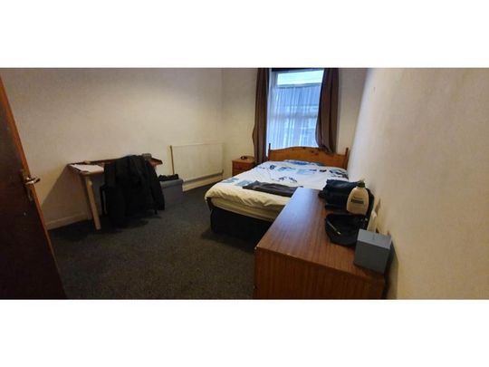 3 bedroom flat to rent - Photo 1