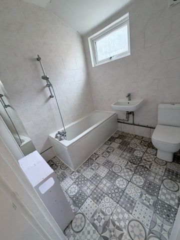 2 Bed Maisonette, Sangley Road, SE6 - Photo 4