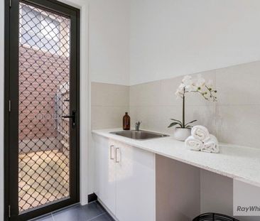 Charming 3-Bedroom Townhouse in Westmeadows - Photo 6