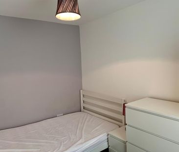 4 bedroom end of terrace house to rent - Photo 3