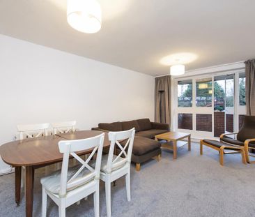 3 bedroom flat to rent - Photo 2